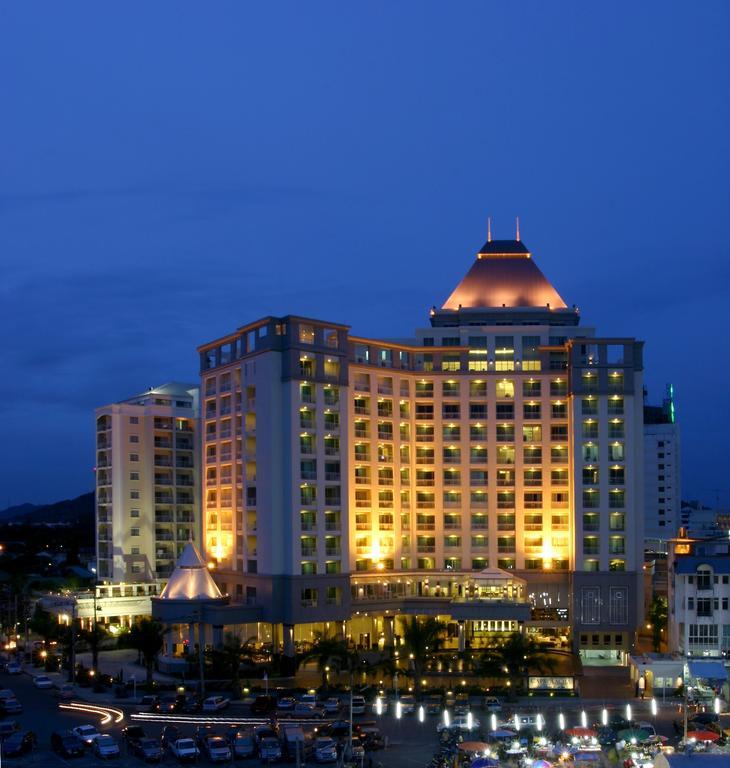 Cape Racha Hotel Si Racha Exterior photo