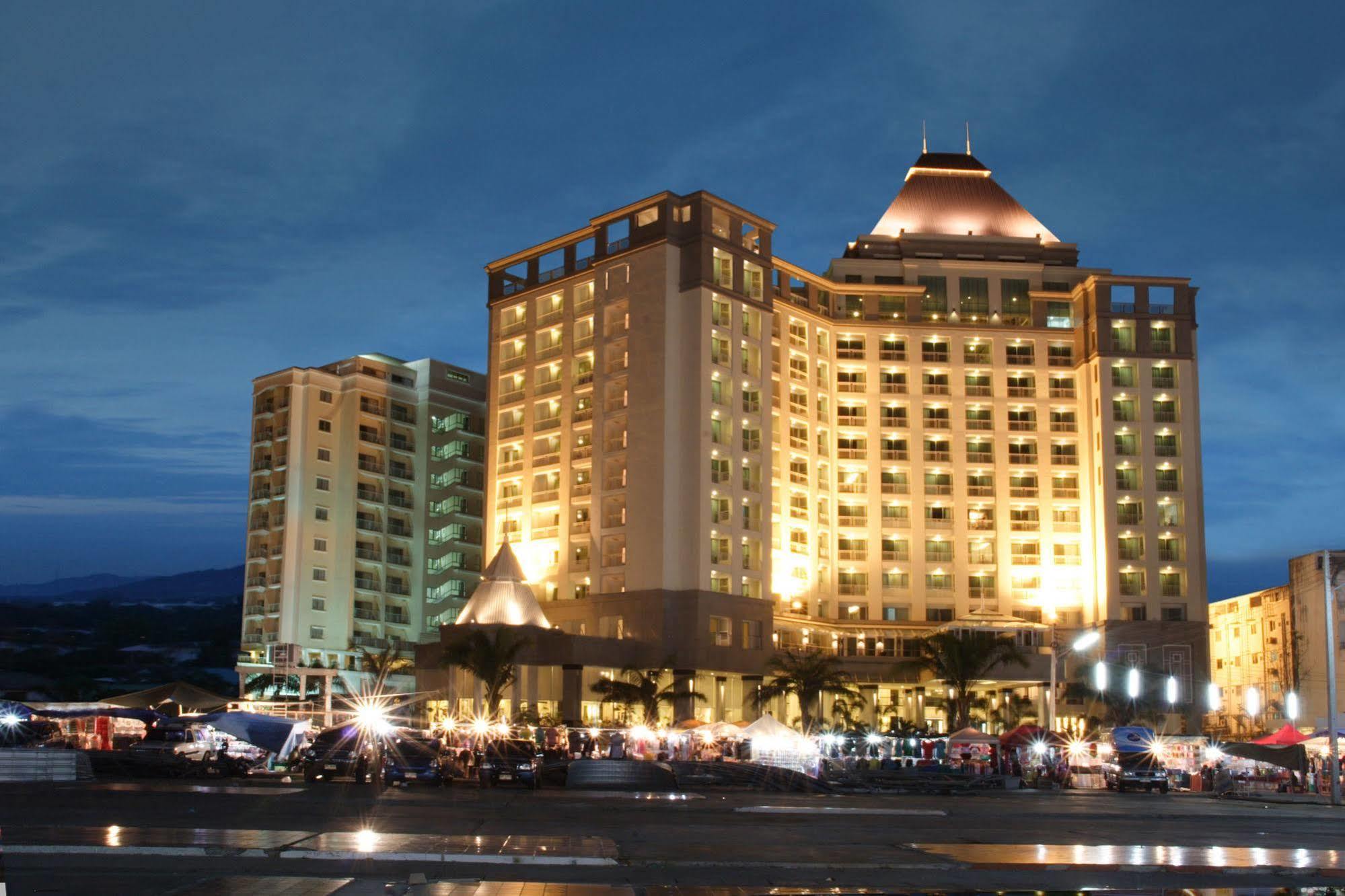 Cape Racha Hotel Si Racha Exterior photo
